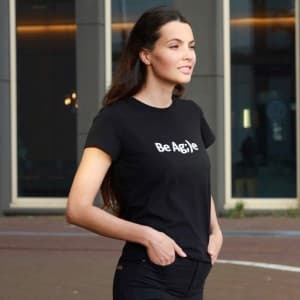 УНИСЕКС ФУТБОЛКА BE AG;)E